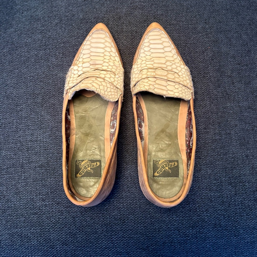 Freedbird Echo Gator Leather Pointed Loafers